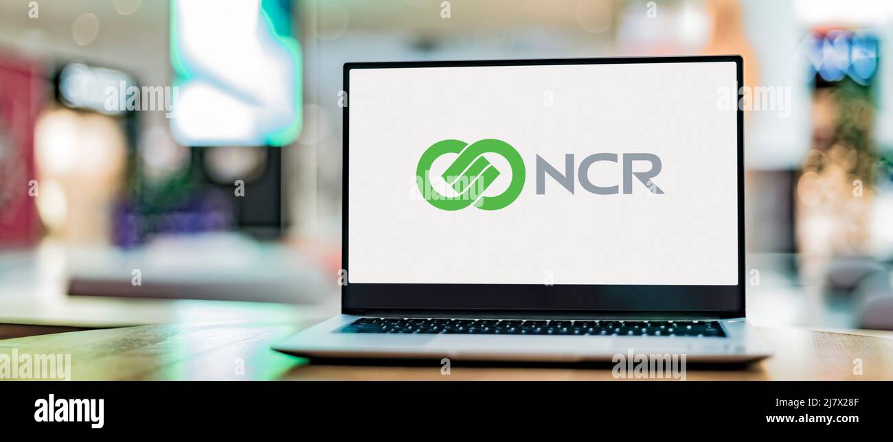 POZNAN, POL - OCT 1, 2021: Ordinateur portable affichant le logo de NCR Corporation, un logiciel américain, services gérés et professionnels, conseil et Banque D'Images
