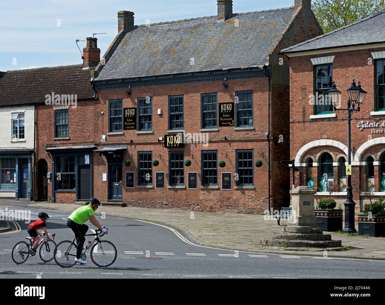 Cyclistes à Epworth, North Lincolnshire, Angleterre Royaume-Uni Banque D'Images