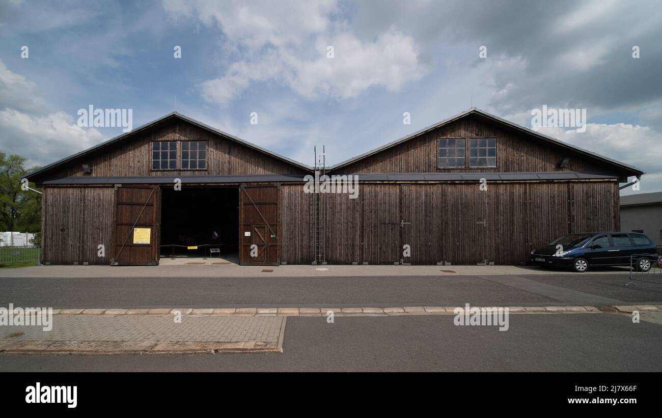 Hangar de 'stara Aerovka' ('Old Aero') à Prague - Letnany, actuellement utilisé comme partie d'un musée de l'aviation militaire. Banque D'Images