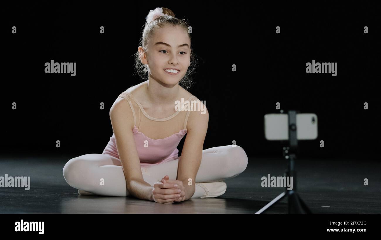 Teen girl with webcam Banque de photographies et d'images à haute  résolution - Alamy