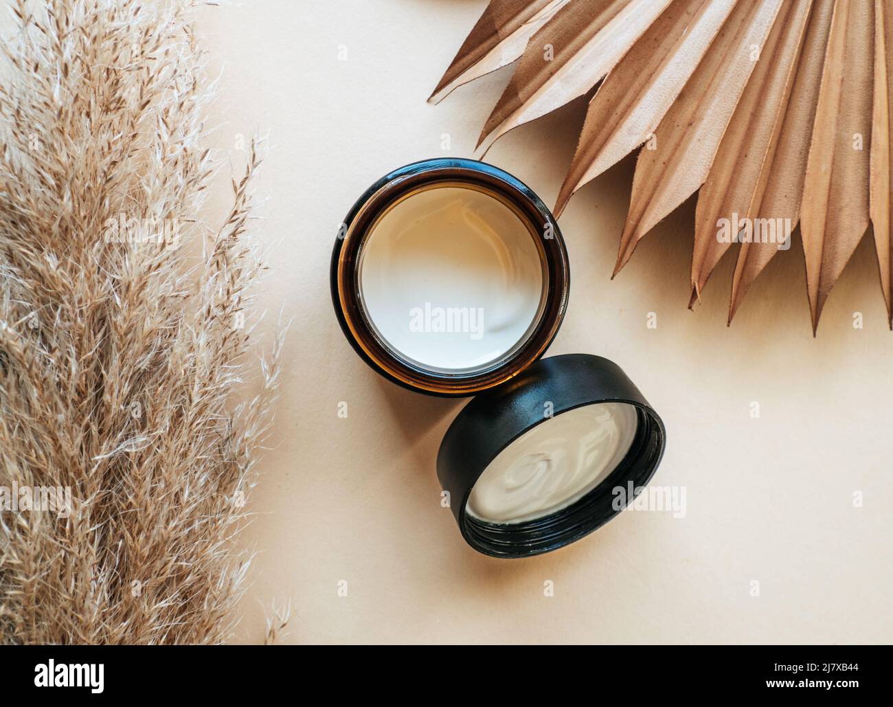 Bricolage maison durable cosmétiques naturels soin de la peau crème visage avec huile d'amande Banque D'Images