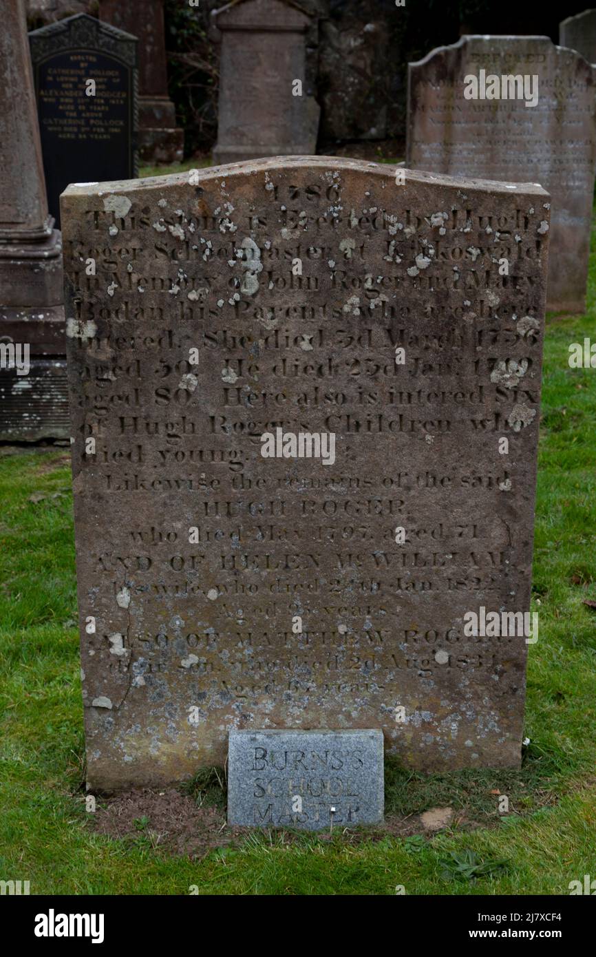 Kirkoswald, Ayrshire, Écosse, Royaume-Uni : le Vieux Churchyard. La tombe de Hugh Rodger, le maître d'école ou le poète Robert Burns Banque D'Images