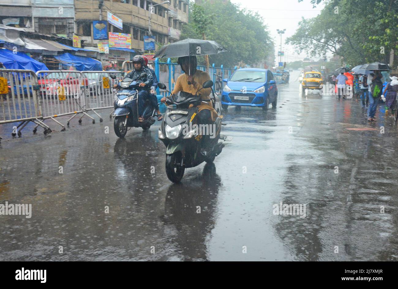 11 mai 2022, Kolkata, Bengale-Occidental, Inde: Le cyclone Asani augmente l'énergie dans la mer. Dimanche, les orages se sont transformés en cyclones à cause de la faible pression dans la baie du Bengale, et au fil du temps, ils se sont transformés en un cyclone plus fort.le cyclone se déplace actuellement vers le nord-ouest le long de la côte Andhra Pradesh-Orissa. Selon le département météorologique, le cyclone le plus puissant se déplace actuellement le long de la côte est à une vitesse de 95 km/h à 105 km/h. La vitesse de la tempête peut atteindre 115 kilomètres par heure. Le seul soulagement, cependant, est qu'il n'y a pas de possibilité de chute ou de glissement de terrain Banque D'Images