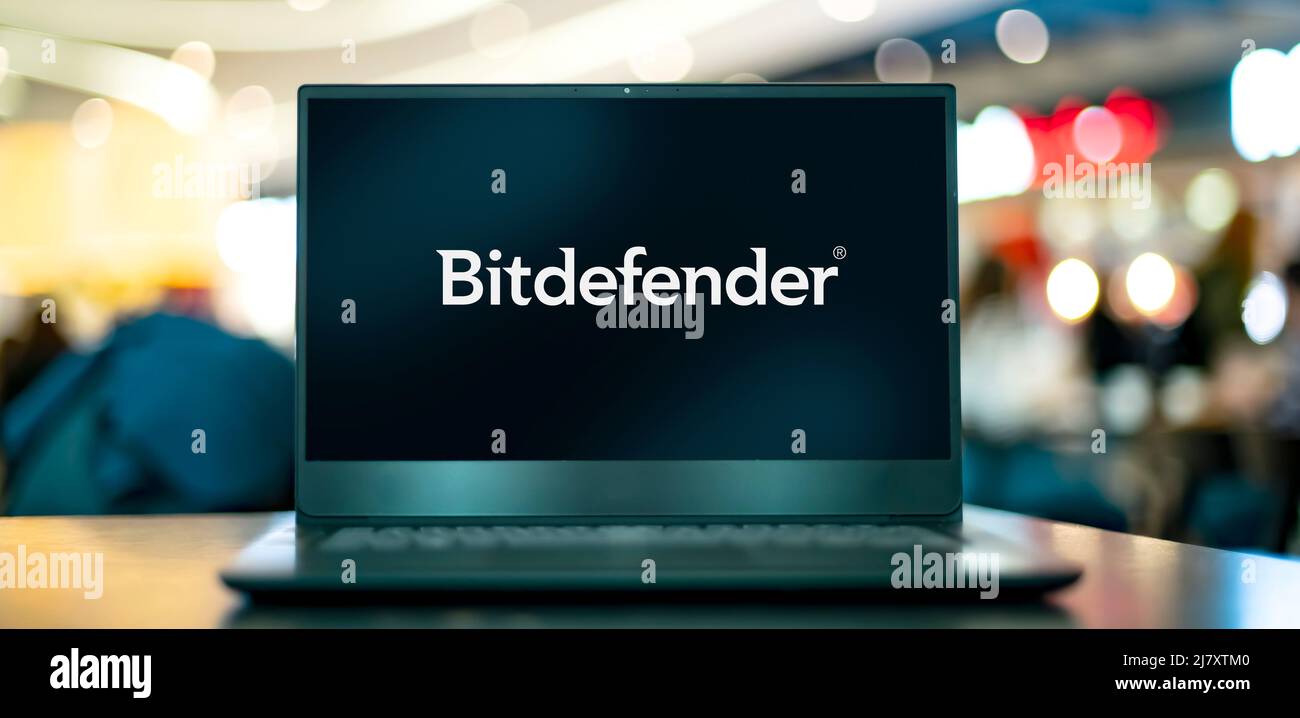 POZNAN, POL - APR 7, 2022: Ordinateur portable affichant le logo de Bitdefender, une société roumaine de logiciels de cybersécurité et anti-virus Banque D'Images