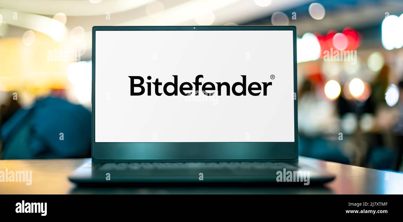 POZNAN, POL - APR 7, 2022: Ordinateur portable affichant le logo de Bitdefender, une société roumaine de logiciels de cybersécurité et anti-virus Banque D'Images