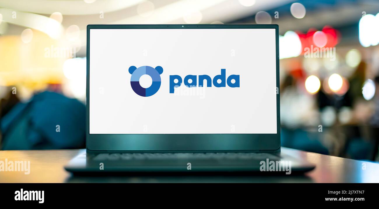 POZNAN, POL - APR 7, 2022: Ordinateur portable affichant le logo de Panda Security, une société espagnole de logiciels de cybersécurité qui se spécialise dans la création de relations publiques Banque D'Images