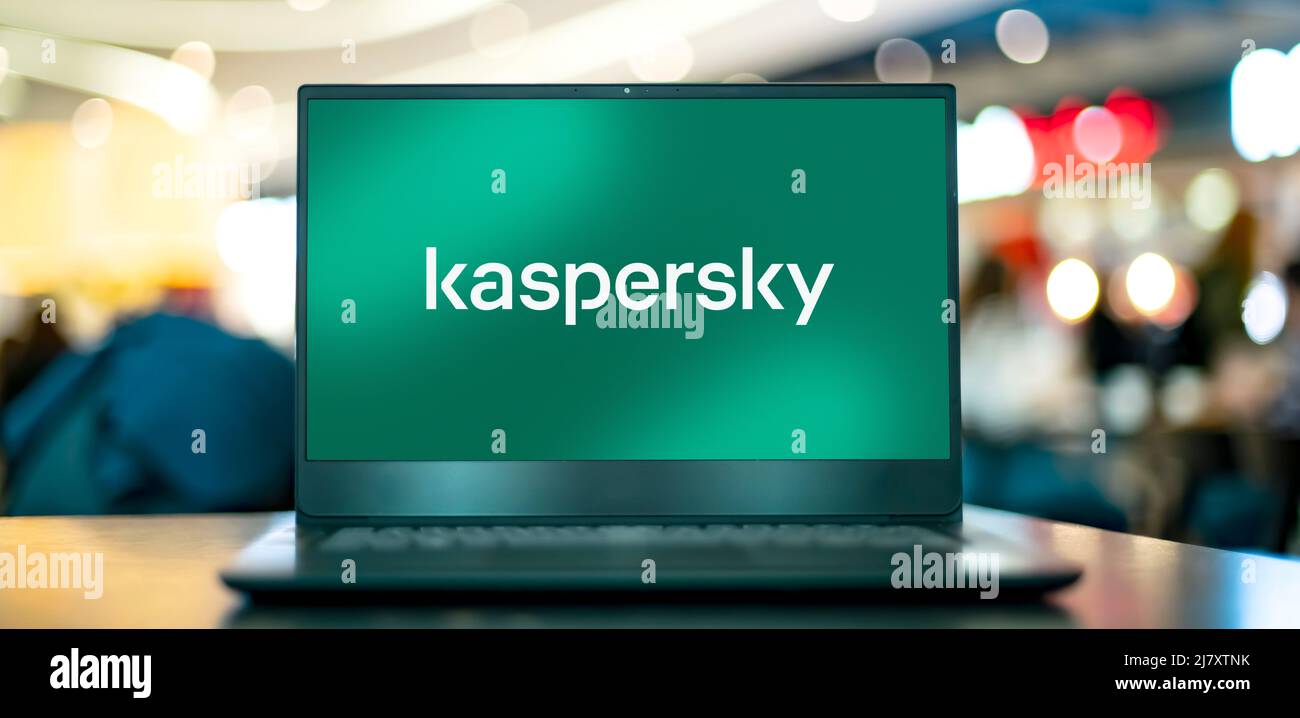 POZNAN, POL - APR 7, 2022 : ordinateur portable affichant le logo de Kaspersky Lab, un fournisseur multinational de cybersécurité et d'anti-virus dont le siège est à Mo Banque D'Images