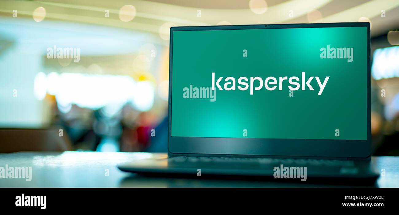 POZNAN, POL - APR 7, 2022 : ordinateur portable affichant le logo de Kaspersky Lab, un fournisseur multinational de cybersécurité et d'anti-virus dont le siège est à Mo Banque D'Images