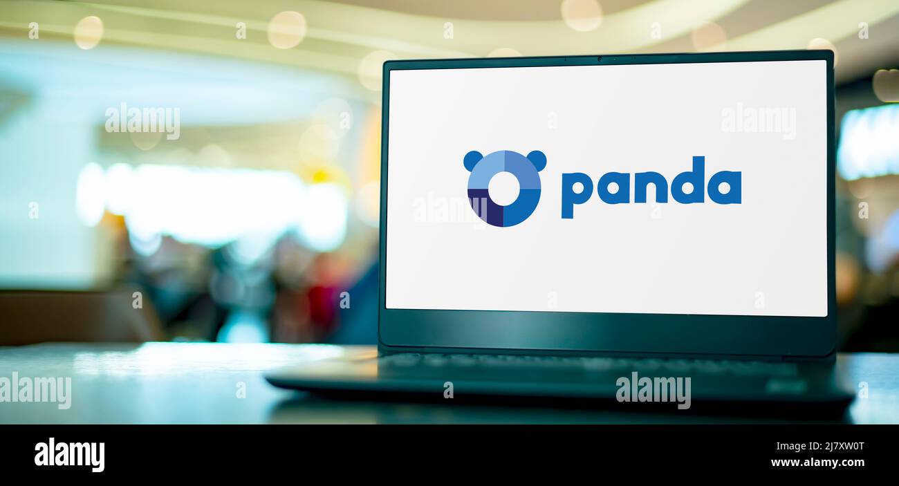 POZNAN, POL - APR 7, 2022: Ordinateur portable affichant le logo de Panda Security, une société espagnole de logiciels de cybersécurité qui se spécialise dans la création de relations publiques Banque D'Images