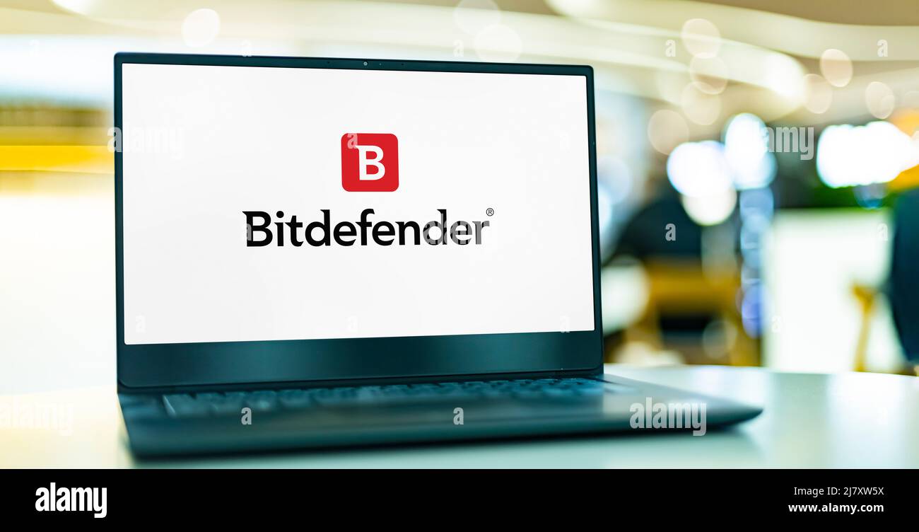 POZNAN, POL - APR 7, 2022: Ordinateur portable affichant le logo de Bitdefender, une société roumaine de logiciels de cybersécurité et anti-virus Banque D'Images
