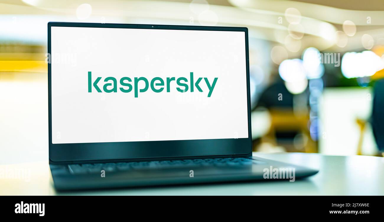 POZNAN, POL - APR 7, 2022 : ordinateur portable affichant le logo de Kaspersky Lab, un fournisseur multinational de cybersécurité et d'anti-virus dont le siège est à Mo Banque D'Images