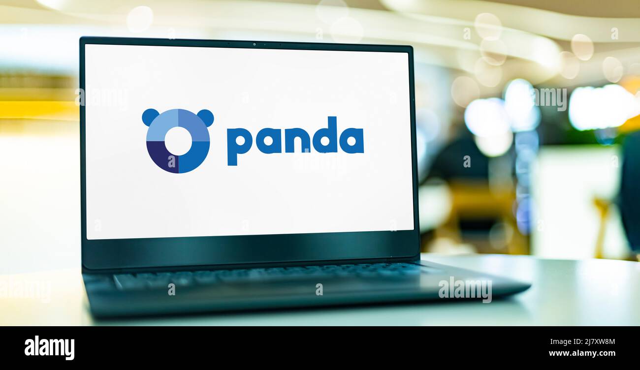 POZNAN, POL - APR 7, 2022: Ordinateur portable affichant le logo de Panda Security, une société espagnole de logiciels de cybersécurité qui se spécialise dans la création de relations publiques Banque D'Images