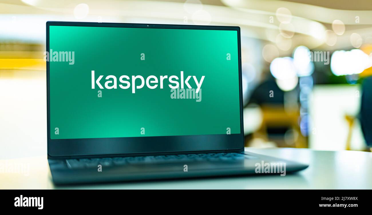 POZNAN, POL - APR 7, 2022 : ordinateur portable affichant le logo de Kaspersky Lab, un fournisseur multinational de cybersécurité et d'anti-virus dont le siège est à Mo Banque D'Images