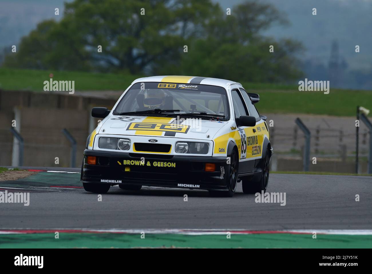 Daniel Brown, Sean Brown, Ford Sierra Cosworth RS500, Une course d'une heure avec la possibilité d'un deuxième pilote dans les berlines emblématiques et les pilotes de voiture de tourisme qui Banque D'Images