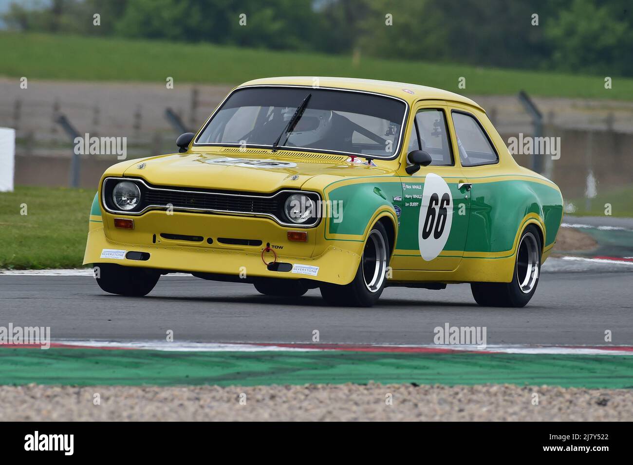 Nick Whale, Ian Guest, Ford Escort RS 1600, Une course d'une heure avec la possibilité d'un deuxième pilote dans des berlines emblématiques et des pilotes de voitures de tourisme qui ont concouru Banque D'Images