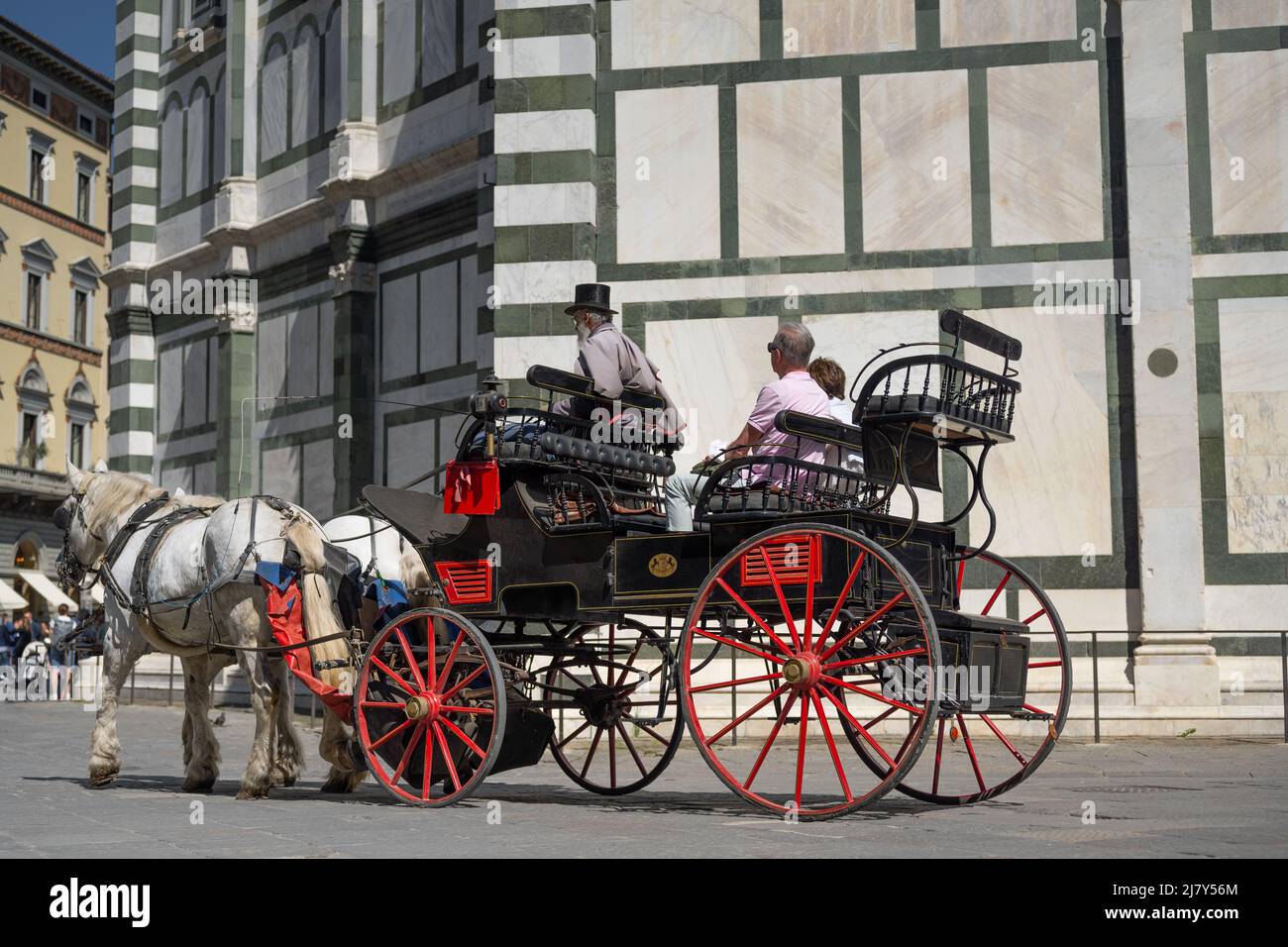 Calèche sur la Piazza di San Giovanni à Florence Banque D'Images