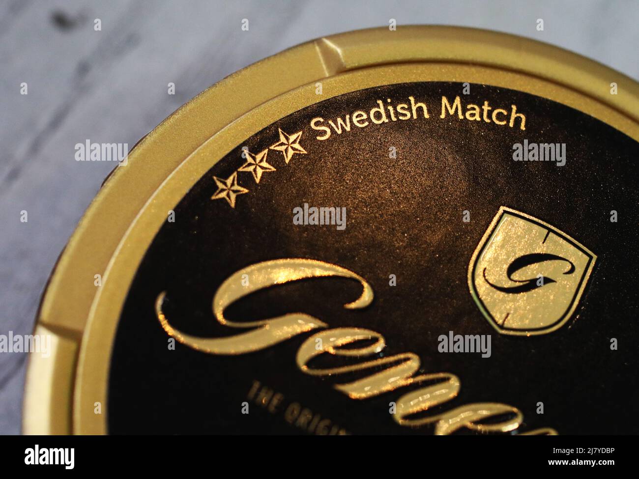 Le Conseil d'administration de Swedish Match AB a pris note des récentes spéculations et confirme que les discussions avec Philip Morris International Inc. Concernant une éventuelle offre publique de rachat de Swedish Match sont en cours. Il ne peut y avoir de certitude qu'une offre sera faite, ni quant aux termes de cette offre potentielle, écrit la société dans un communiqué de presse. Dans la photo: Général original snus. Banque D'Images