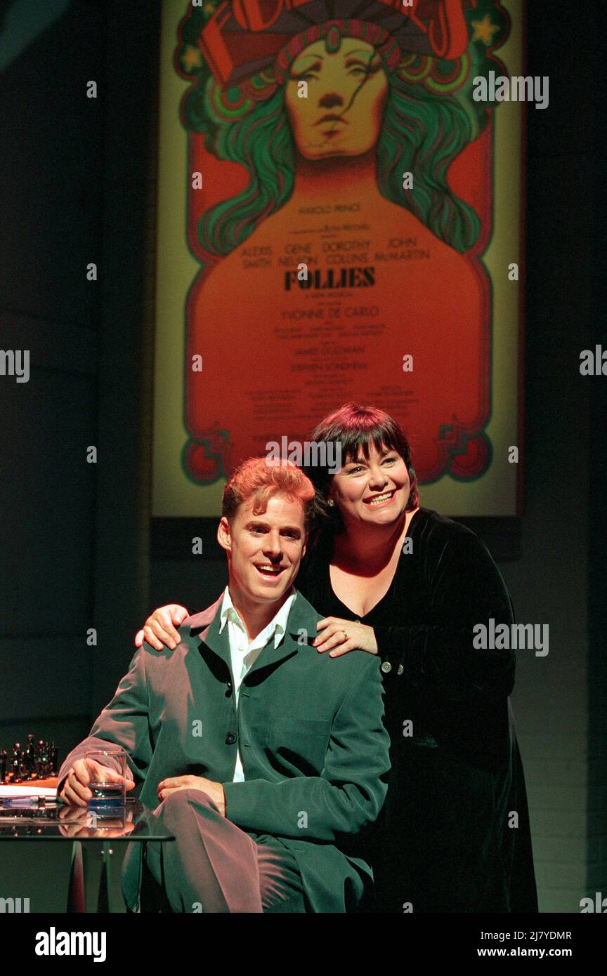 David Malek, Dawn French in SIDE BY SONDHEIM at the Greenwich Theatre, Londres SE10 28/07/1997 musique et paroles de Stephen Sondheim design: Lez Brotherston Lighting: Howard Harrison réalisateur: Matthew Francis Banque D'Images