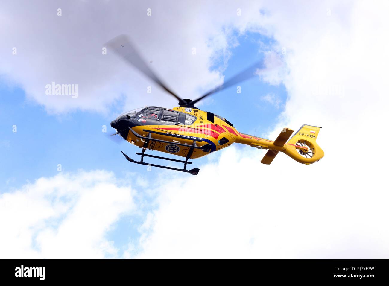 Cracovie. Cracovie. Pologne. L'hélicoptère de sauvetage aérien Eurocopter EC1352 est aéroporté pendant l'exercice d'entraînement d'accident simulé de victimes massives. Banque D'Images