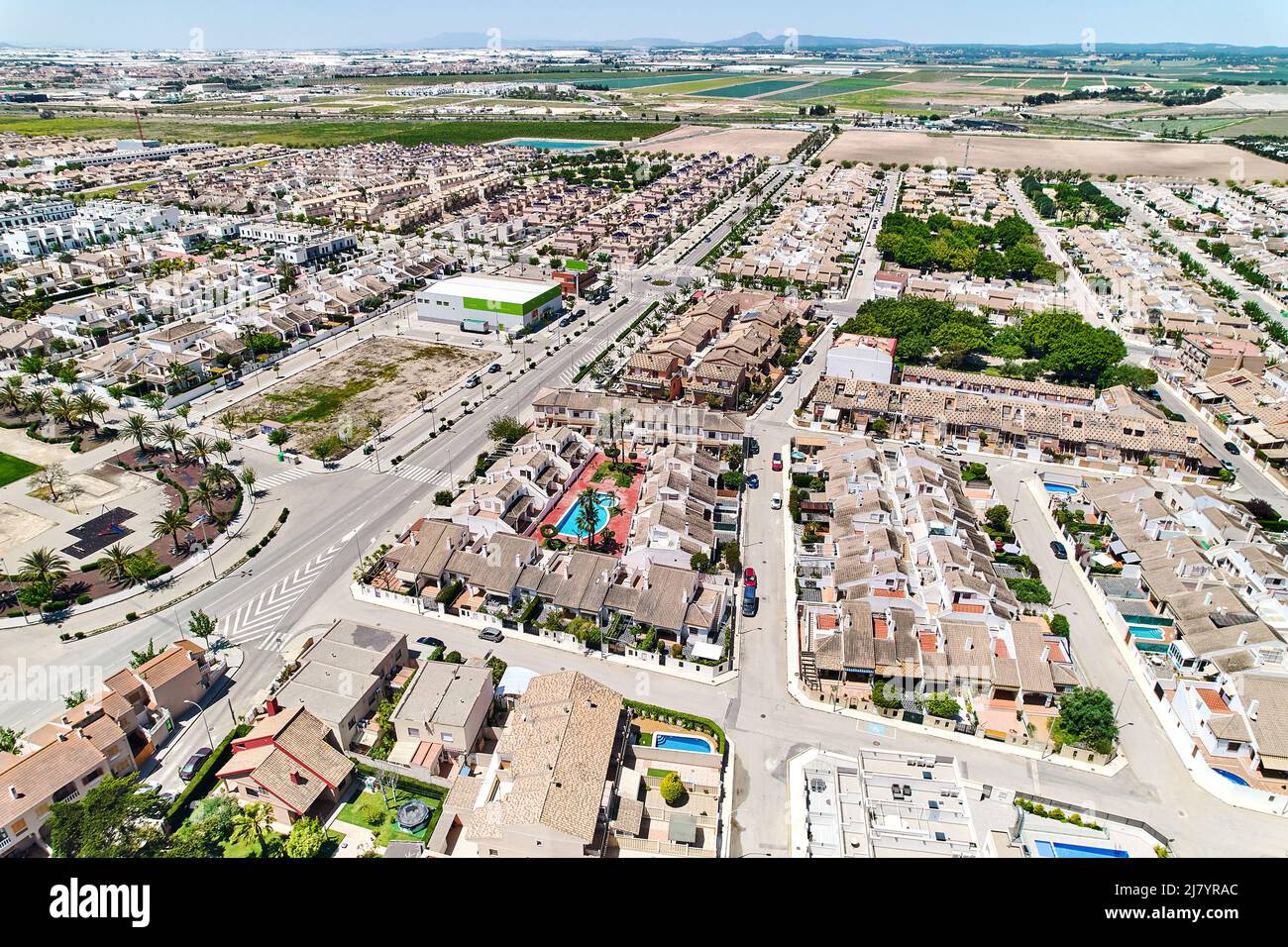 Drone aérien point de vue Torre de la Horadada paysage urbain. Costa Blanca, Espagne Banque D'Images