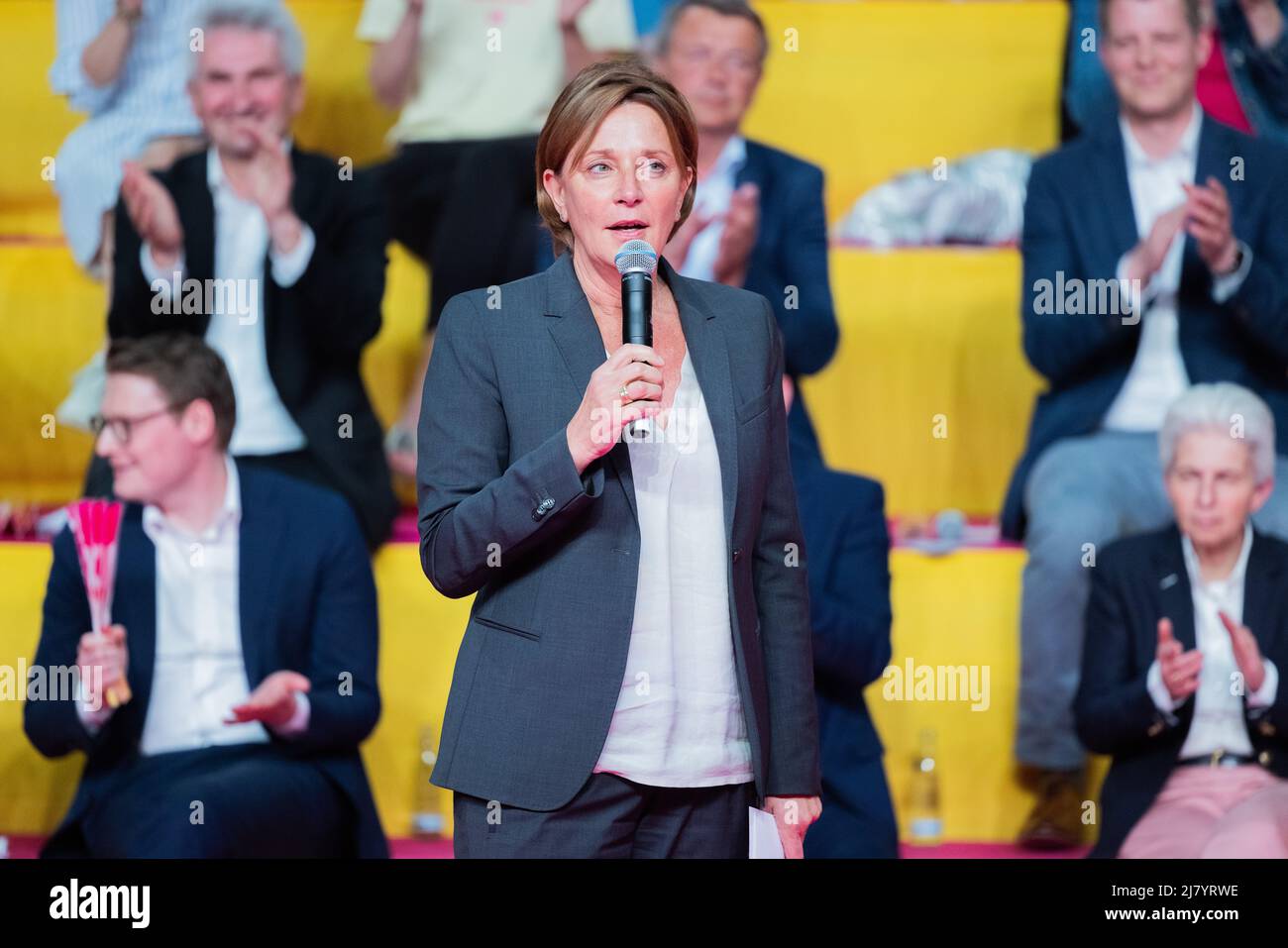 Düsseldorf, Allemagne. 11th mai 2022. Yvonne Gebauer, ministre des écoles et de l'éducation de l'État de Rhénanie-du-Nord-Westphalie, prend la parole à la Conférence extraordinaire du Parti d'État du FDP dans le dôme de la Banque PSD. Credit: Rolf Vennenbernd/dpa/Alay Live News Banque D'Images