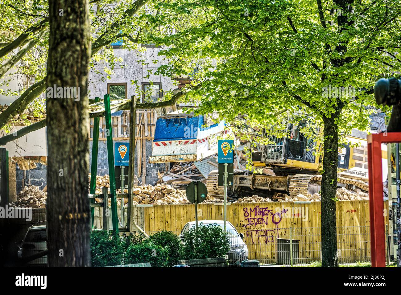 DAS Kunstwerk 'Lindener Butjer' der Bildhauerin Ulrike Enders an der Stephanusstraße Umgezogen. Banque D'Images