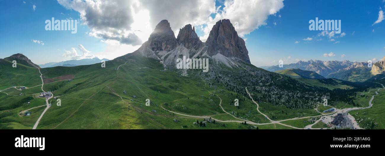 Chaîne de montagnes de Sella Towers dans les Dolomites du Tyrol du Sud, Italie. Banque D'Images