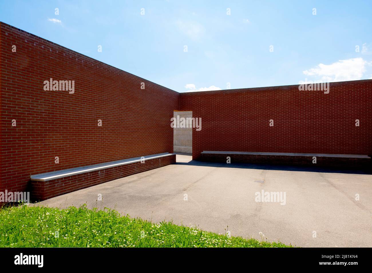 La promenade avec des "salles ouvertes" par Àlvaro-Siza au Campus Vitra, Weil am Rhein, Allemagne. Banque D'Images