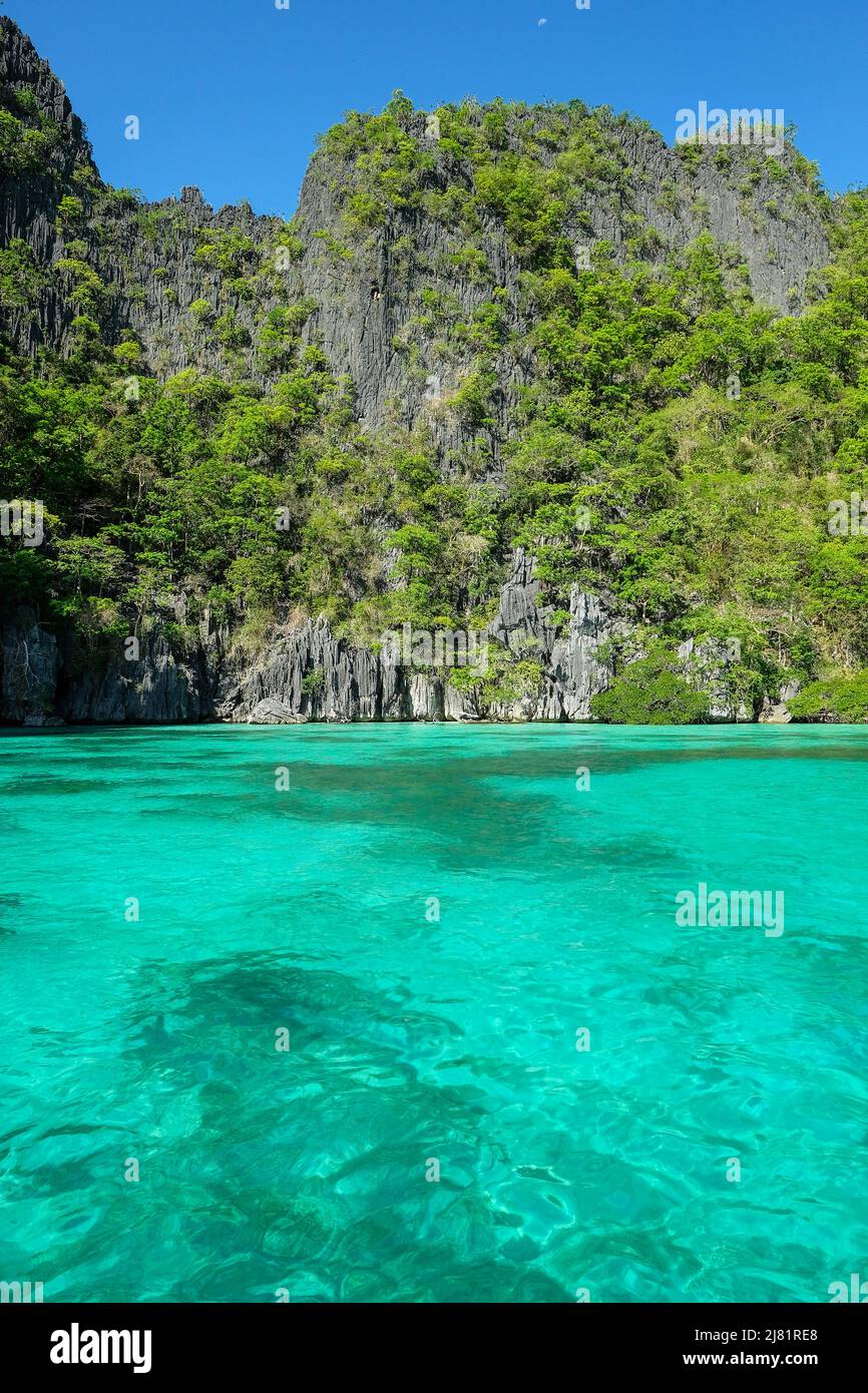 Coron, Philippines - 2022 mai : saut d'île à Coron le 9 mai 2022 à Palawan, Philippines. Banque D'Images