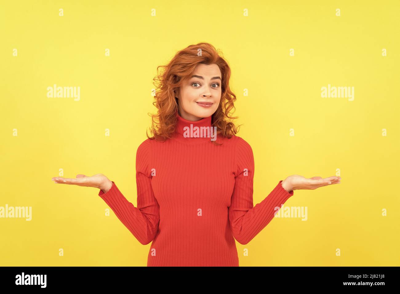 femme avec espace de copie pour la publicité. présentation et publicité de l'information de nouveauté. Banque D'Images