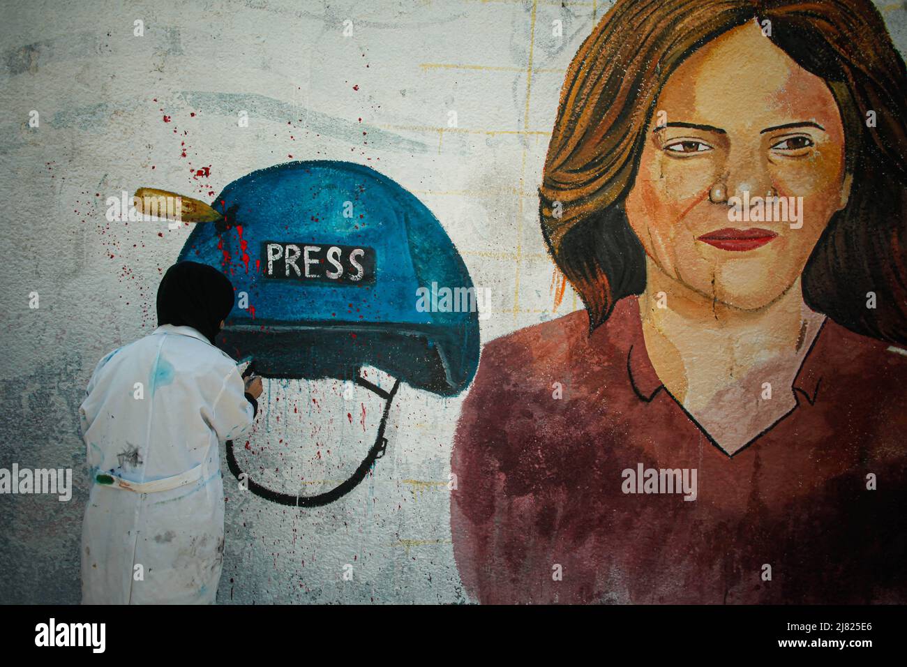Gaza, Palestine. 12th mai 2022. Une fresque en solidarité avec le départ du journaliste palestinien Shireen Abu Aqleh, tué par les forces d'occupation israéliennes dans la ville de Jénine, dans la ville de Gaza, le 12 mai 2022. Photo de Ramez Habboub/ABACAPRESS.COM crédit: Abaca Press/Alay Live News Banque D'Images