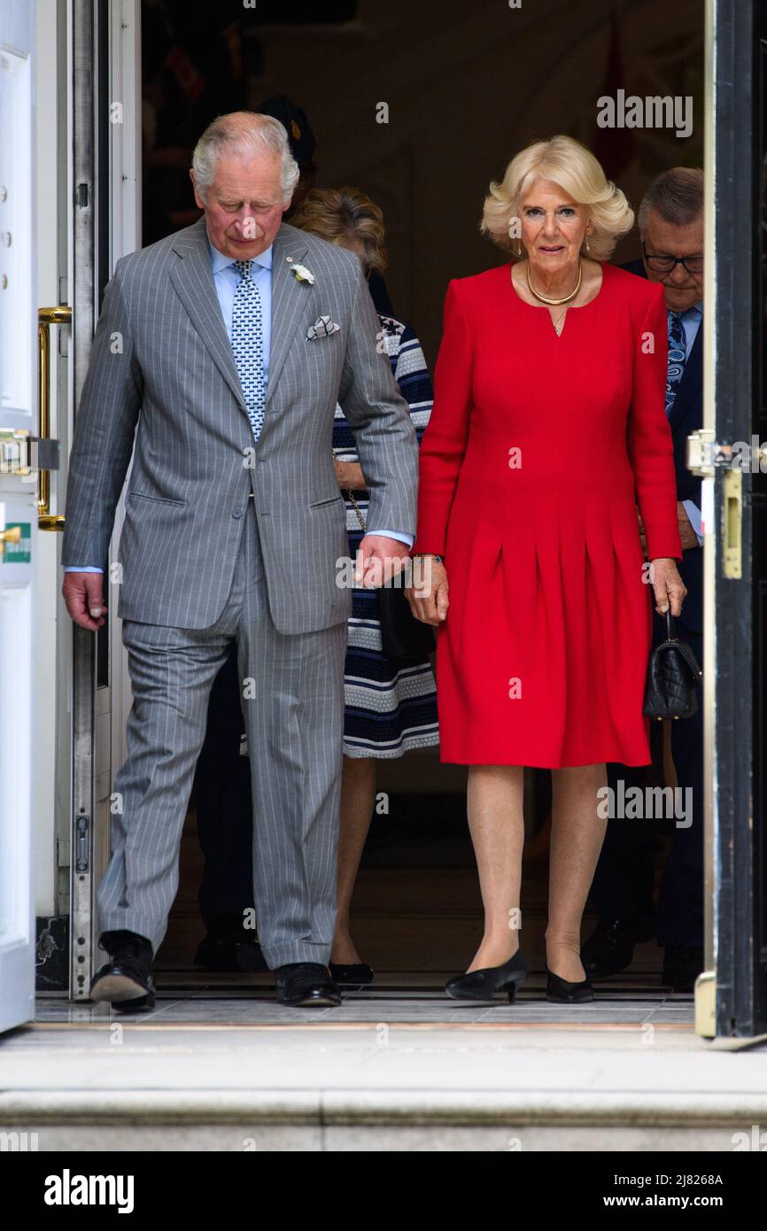 Londres, Royaume-Uni. 12th mai 2022. Le prince de Galles et la duchesse de Cornwall lors de leur visite à la Maison du Canada à Londres, avant leur prochaine visite. Date de la photo: Jeudi 12 mai 2022. Crédit photo devrait lire crédit: Matt Crossick/Alamy Live News Banque D'Images