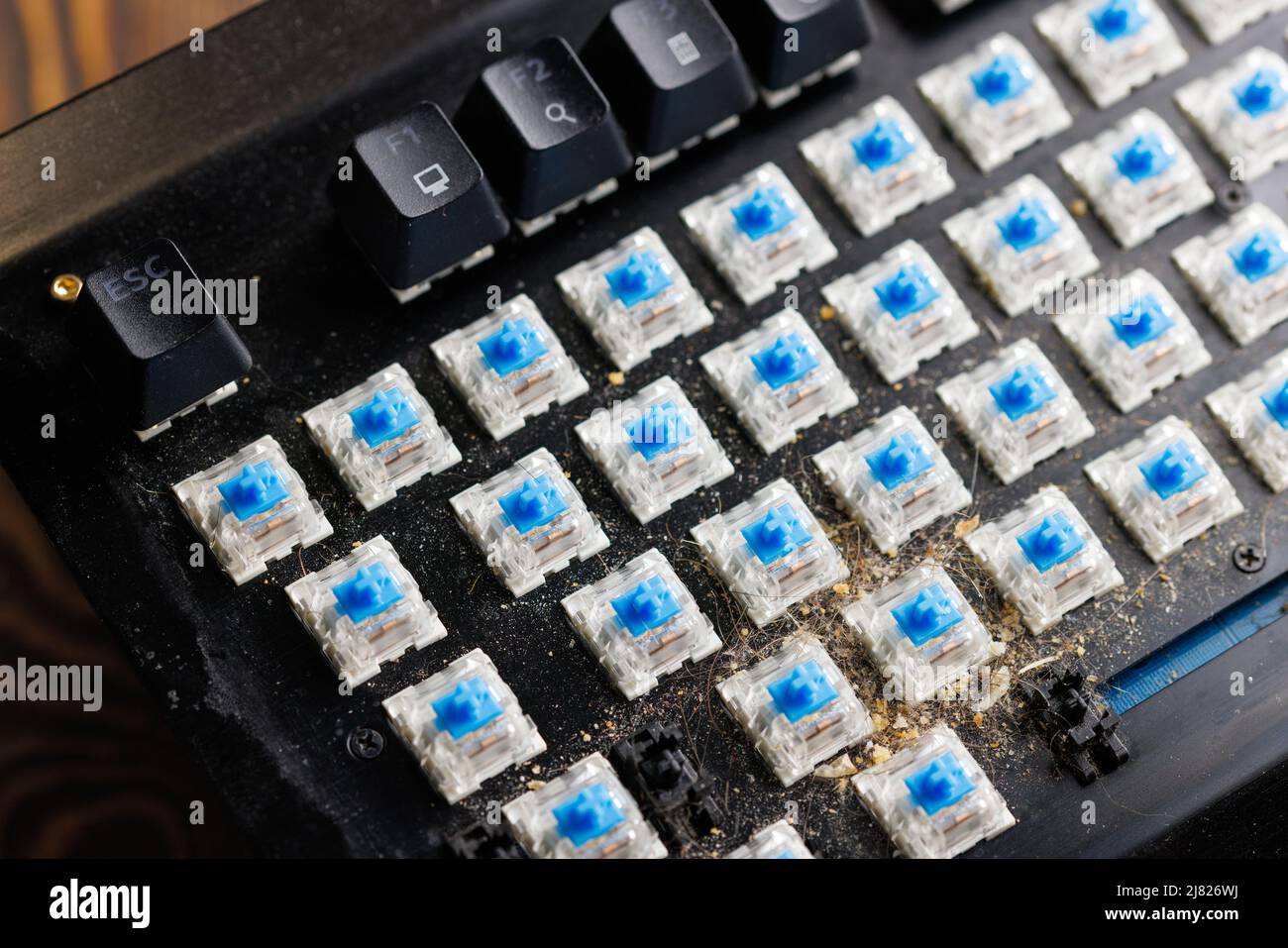 clavier mécanique sale sans capuchon avant nettoyage Photo Stock - Alamy