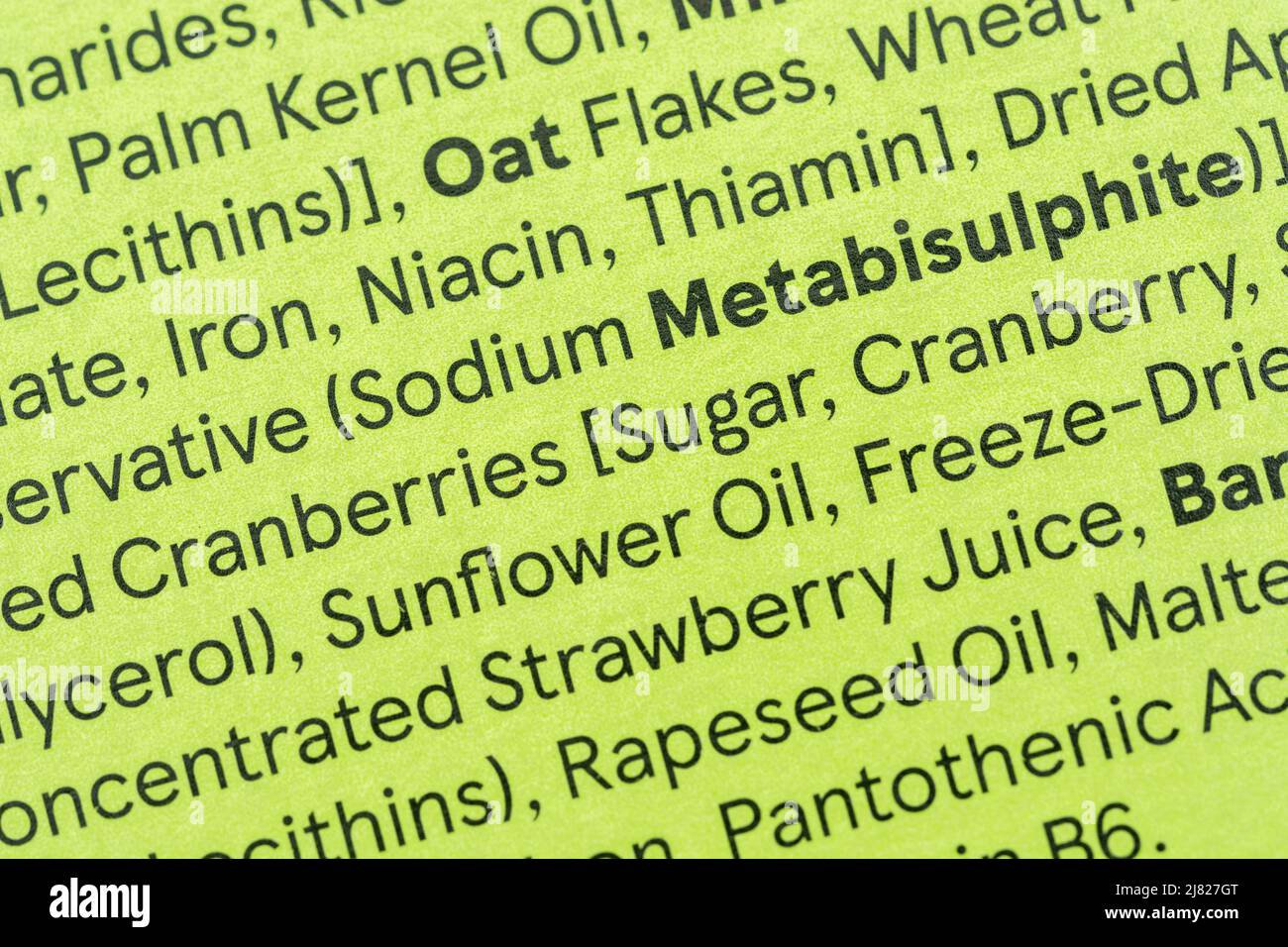 Macro shot alimentation / étiquette diététique sur paquet de barres de céréales de l'étiquette de Tesco 'fruits plus'. Pour les étiquettes d'ingrédients alimentaires, concept d'allergies alimentaires Banque D'Images