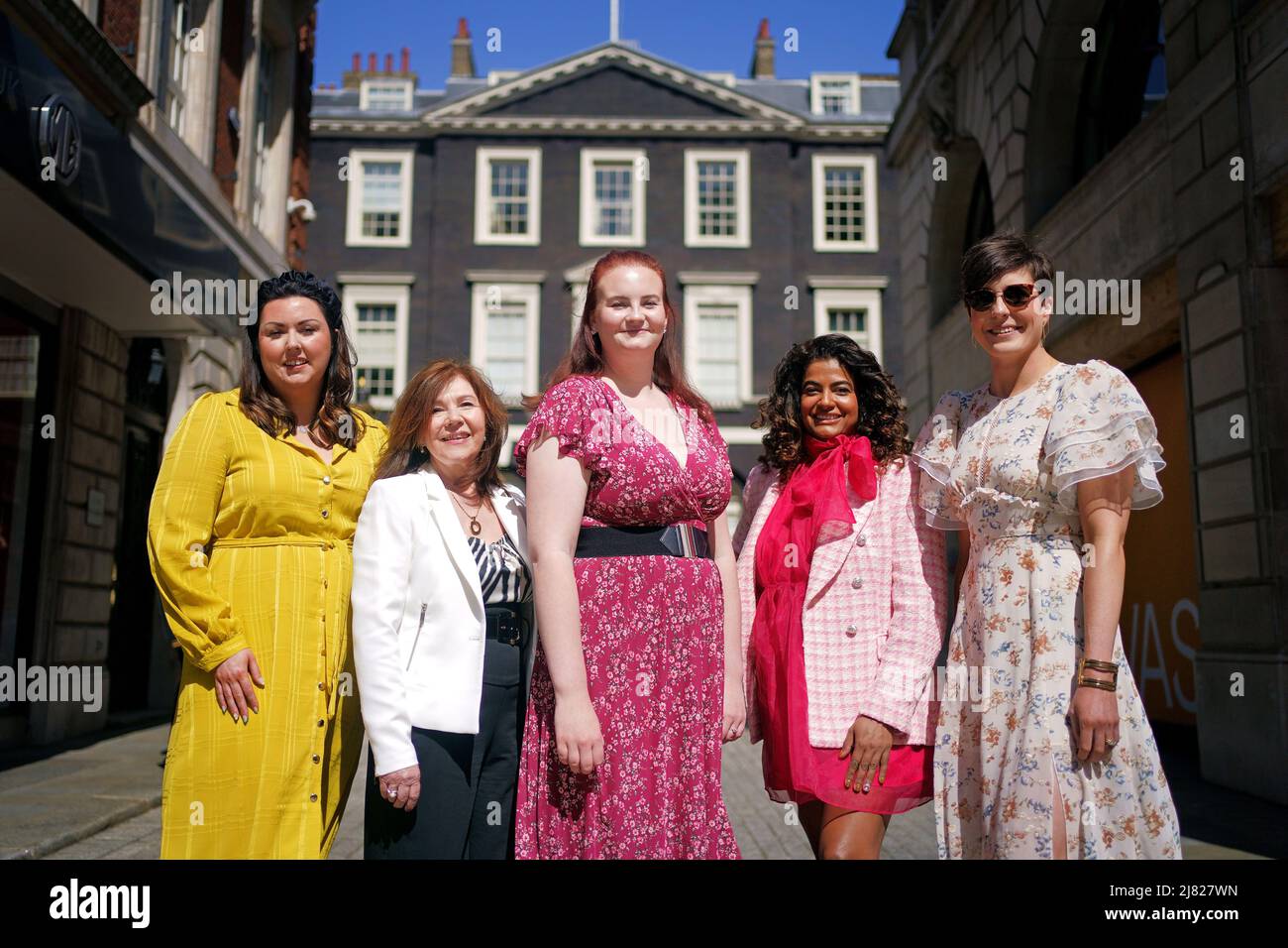 Les demi-finalistes du Jubilee Pudding (G-D) Jemma Melvin, Susan Gardner, Kathryn MacLennan, Shabnam Russo et Sam Smith dans un hôtel de Piccadilly, dans le centre de Londres. Date de la photo: Jeudi 12 mai 2022. Banque D'Images