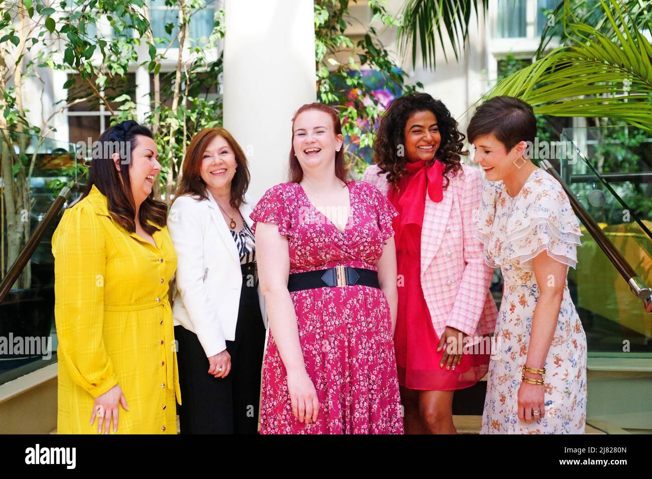 Les demi-finalistes du Jubilee Pudding (G-D) Jemma Melvin, Susan Gardner, Kathryn MacLennan, Shabnam Russo et Sam Smith dans un hôtel de Piccadilly, dans le centre de Londres. Date de la photo: Jeudi 12 mai 2022. Banque D'Images