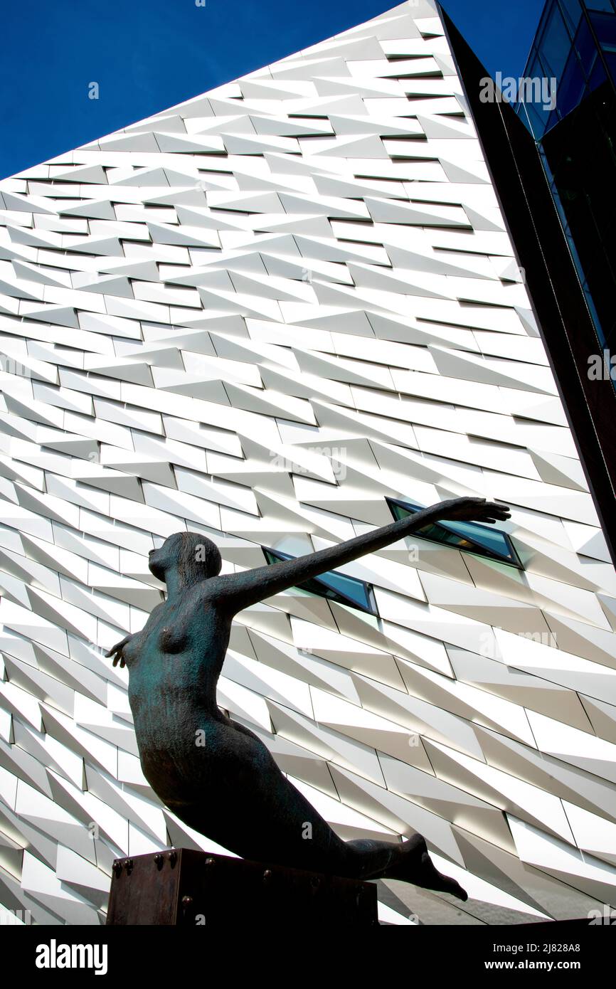 Titanica Sculpture à l'extérieur du Titanic Centre à Belfast, Irlande du Nord Banque D'Images