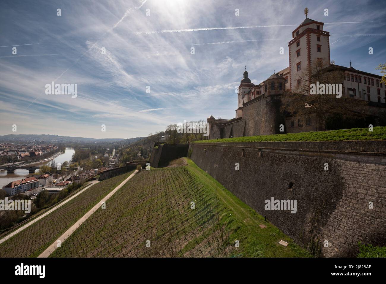 Vue au sud de Festung Marienberg, le main et la ville de Wurzburg, Allemagne Banque D'Images