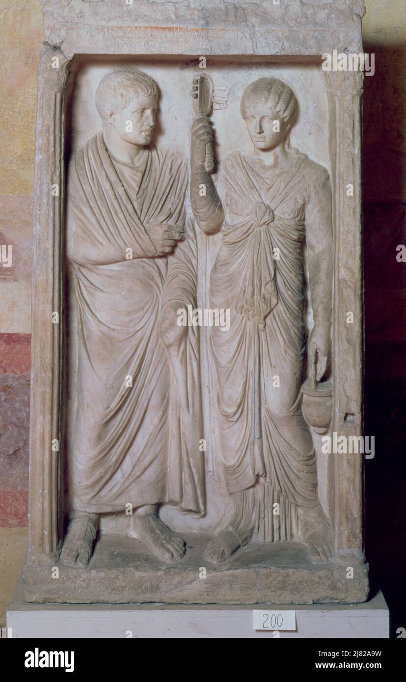 L'étude de Federigo da Montefeltro, duc d'Urbino: intarsia dépeignant des lambris (L) un placard ouvert de livres et (R) espoir dans une niche architecturale avec des instruments de musique sur une étagère en dessous (bois) par Pontelli, Baccio (v.1450-92); Palazzo Ducale, Urbino, Italie; Italien, hors copyright. Banque D'Images