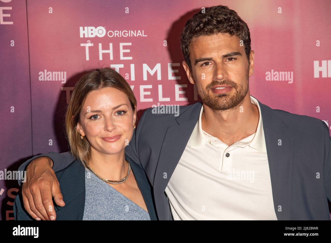 Ruth Kearney Et Theo James Rupture Theo james ruth kearney in Banque de photographies et d'images à haute  résolution - Alamy