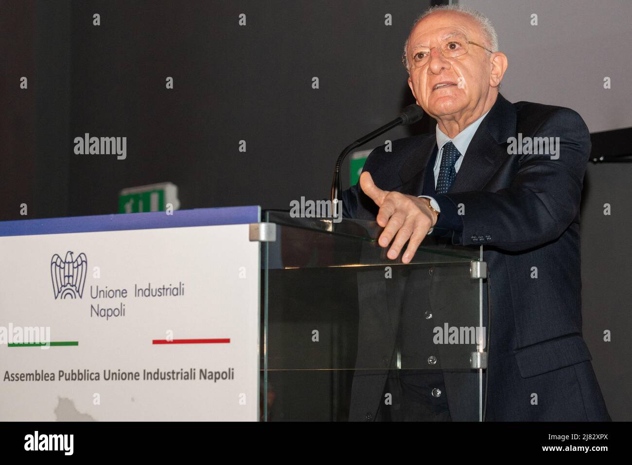 Naples, Italie. 12th mai 2022. Vincenzo de Luca, Président de la région Campanie lors de son discours à l'Assemblée publique "cohésion de Sud" organisée par l'Union industrielle de Naples. Crédit : Agence photo indépendante/Alamy Live News Banque D'Images