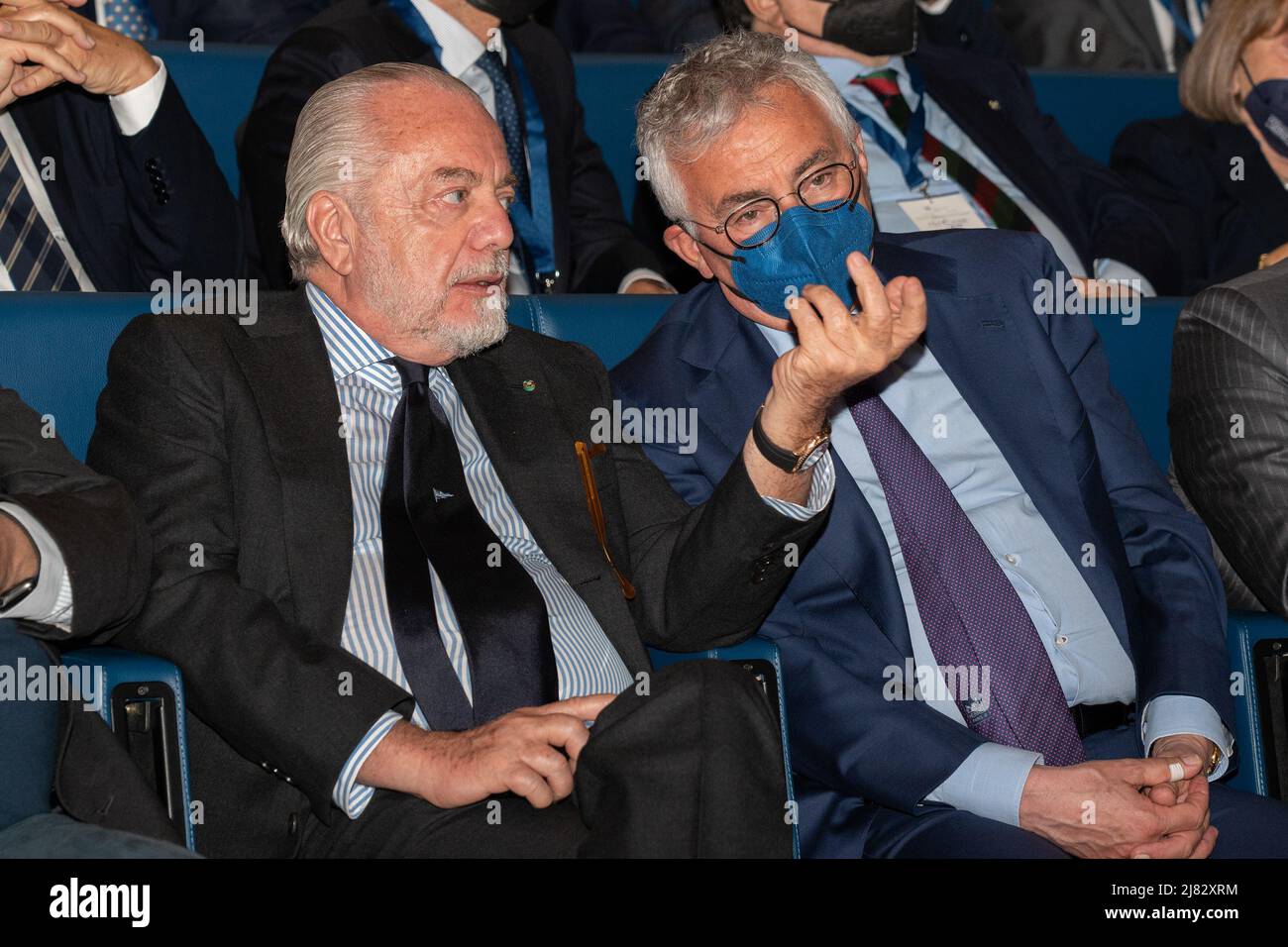 Naples, Italie. 12th mai 2022. Aurelio de Laurentiis, producteur et entrepreneur italien, fondateur, avec son père Luigi, de Filmauro, ainsi que président de Naples à l'assemblée publique "Coesione Sud" organisée par l'Union industrielle de Naples. Crédit : Agence photo indépendante/Alamy Live News Banque D'Images