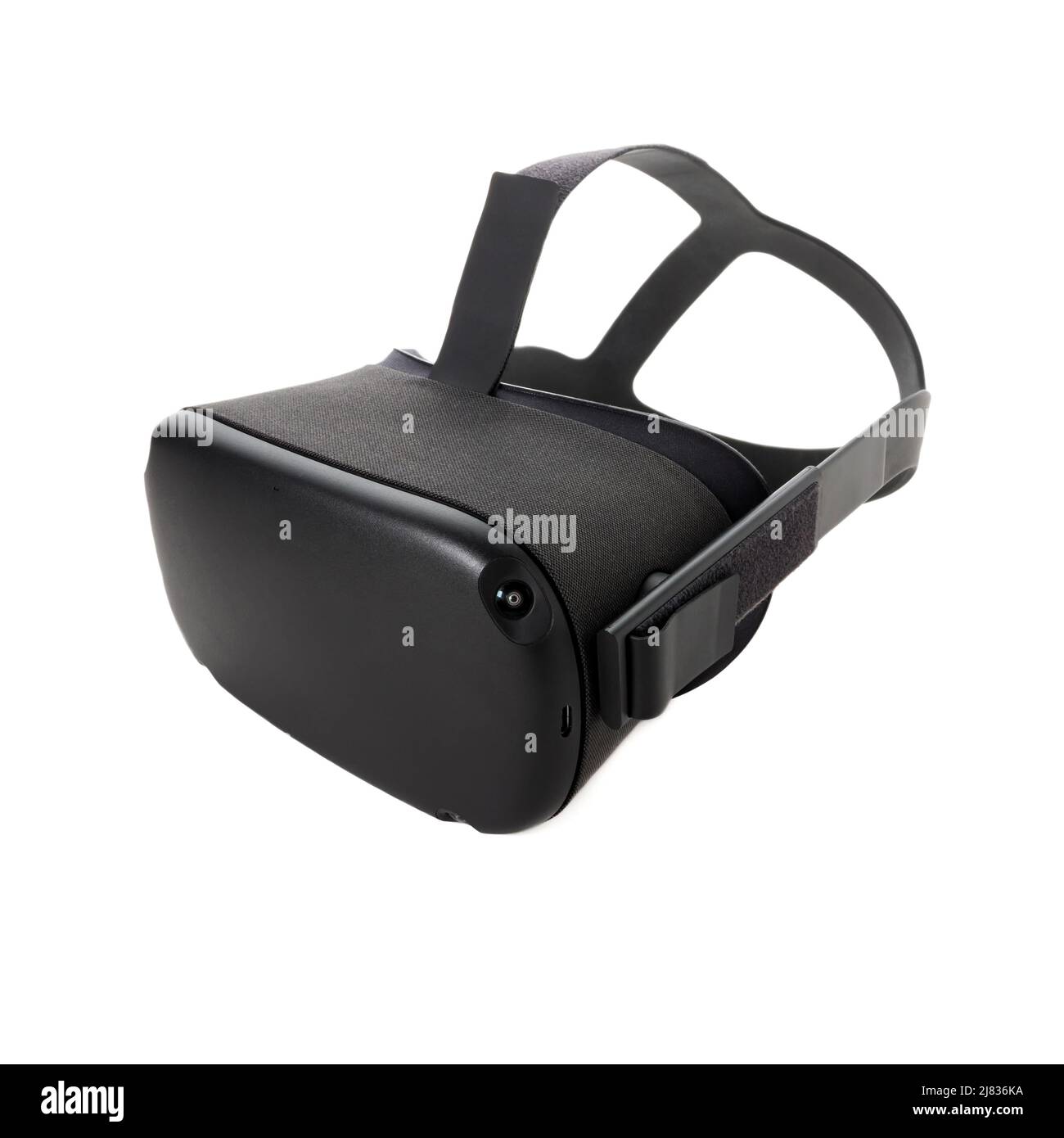 Gros plan du casque VR isolé sur fond blanc. Lunettes de réalité virtuelle  pour les jeux, le divertissement et l'apprentissage. Vue latérale Photo  Stock - Alamy