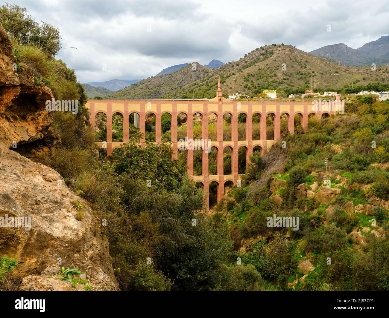 Aqueduct d'aigle près de Nerja construit au 19th siècle - Grenade, Espagne Banque D'Images