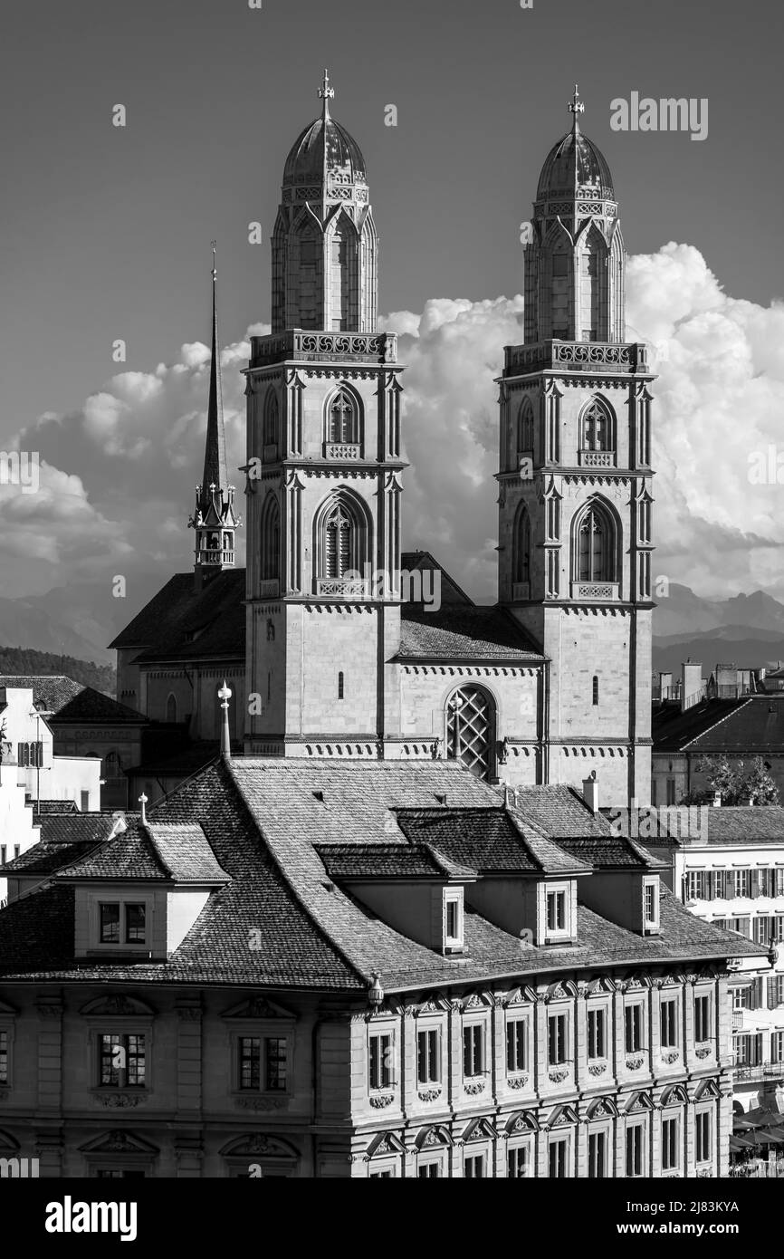 Schwarzweiss, Grossmuenster, Kirchenturm, Altstadt von Zuerich, Zuerich, Suisse Banque D'Images