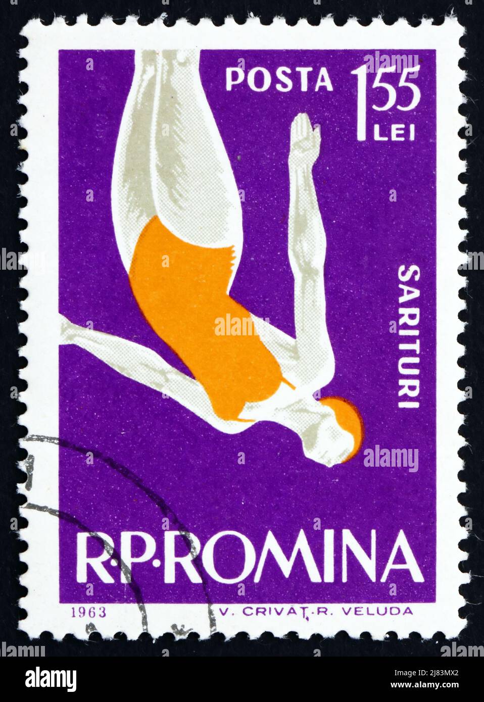 ROUMANIE - VERS 1963: Un timbre imprimé en Roumanie montre femme plongeur, saut dans l'eau de plate-forme, vers 1963 Banque D'Images