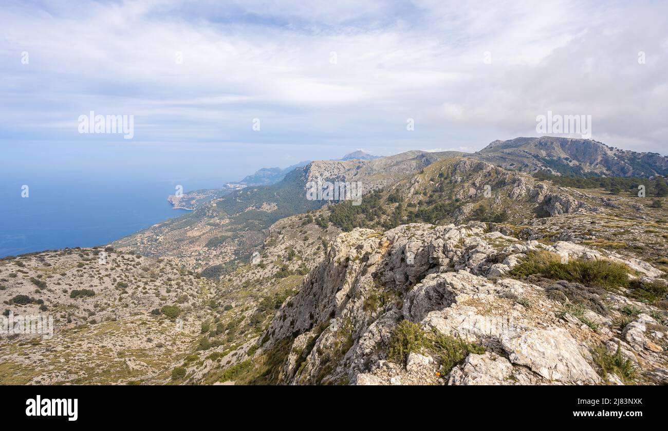 Vue de Cami de s'Arxiduc (GR) (221) à Deja, Serra de Tramuntana, Majorque, Iles Baléares, Espagne Banque D'Images
