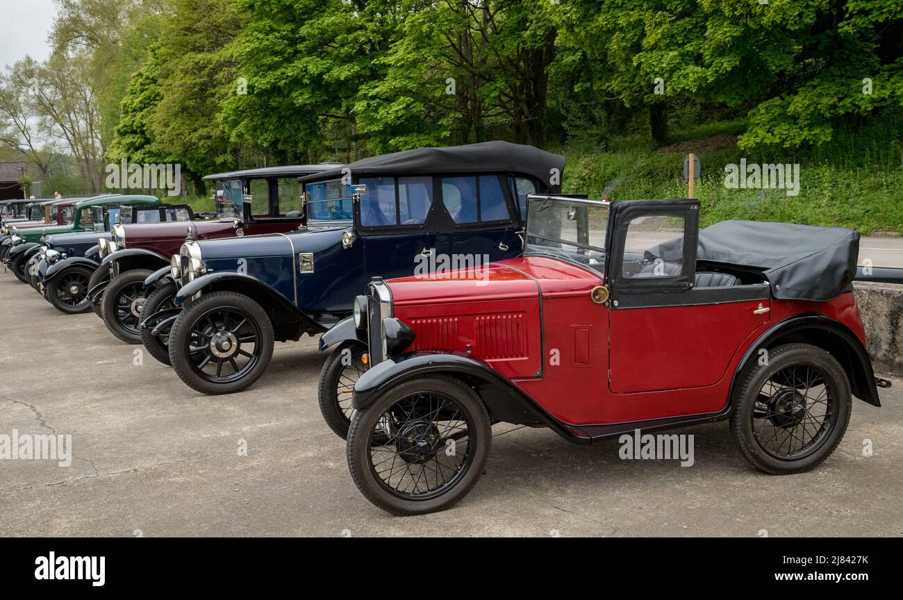 Les membres du club automobile d’Austin avant la guerre 7 qui participent à la tournée « Century of Sevens Celebration » autour des Dales du Derbyshire. Banque D'Images