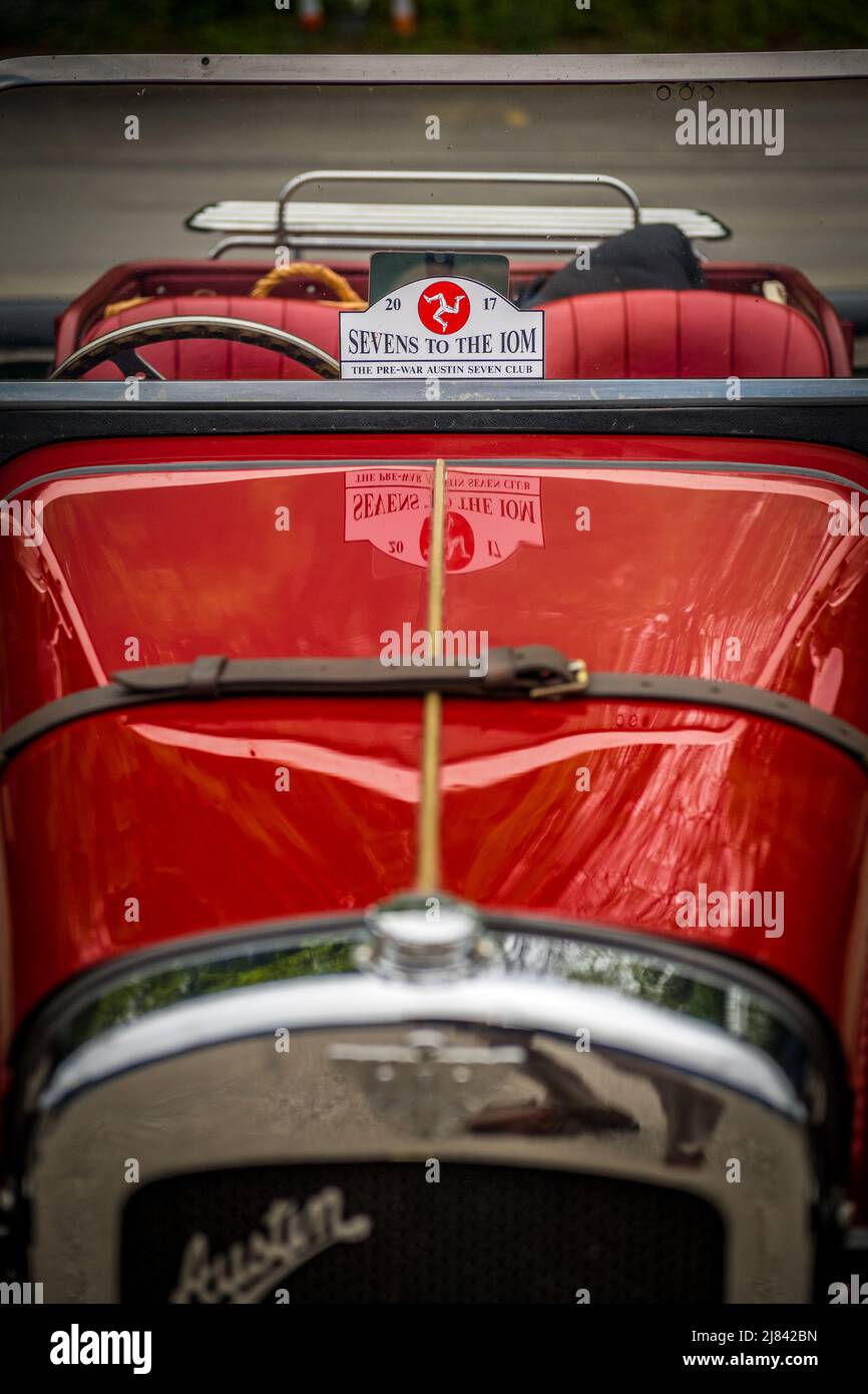 Les membres du club automobile d’Austin avant la guerre 7 qui participent à la tournée « Century of Sevens Celebration » autour des Dales du Derbyshire. Banque D'Images