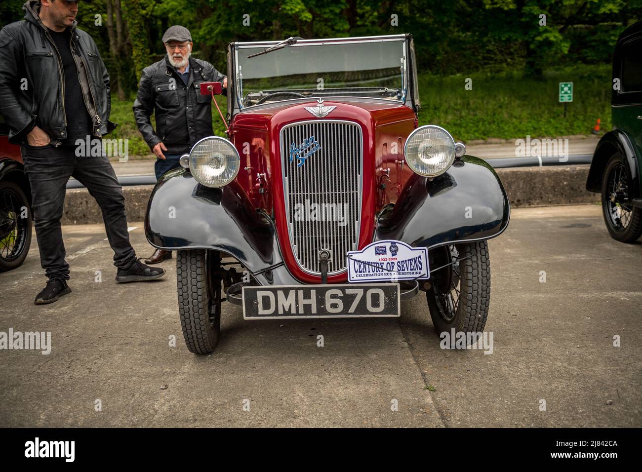Les membres du club automobile d’Austin avant la guerre 7 qui participent à la tournée « Century of Sevens Celebration » autour des Dales du Derbyshire. Banque D'Images